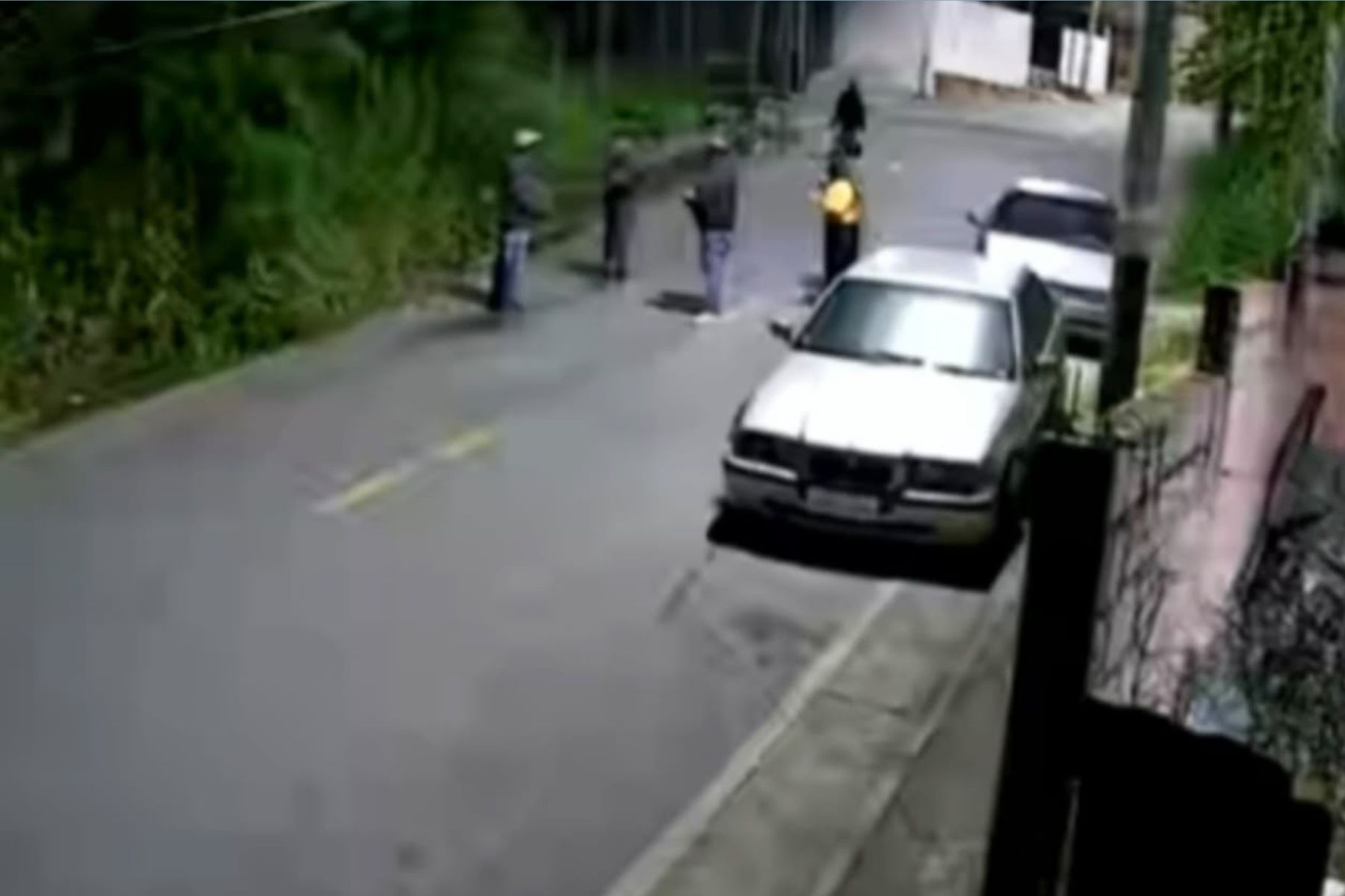 Vídeo: homem tenta proteger mulheres de assédio, leva soco e morre