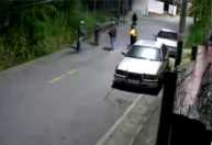 Vídeo: homem tenta proteger mulheres de assédio, leva soco e morre