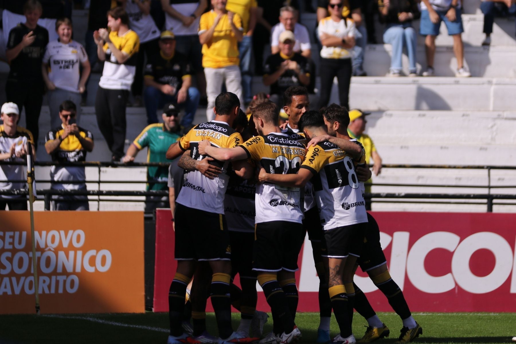 Criciúma vence Londrina com gol no início e se aproxima dos líderes da Série B