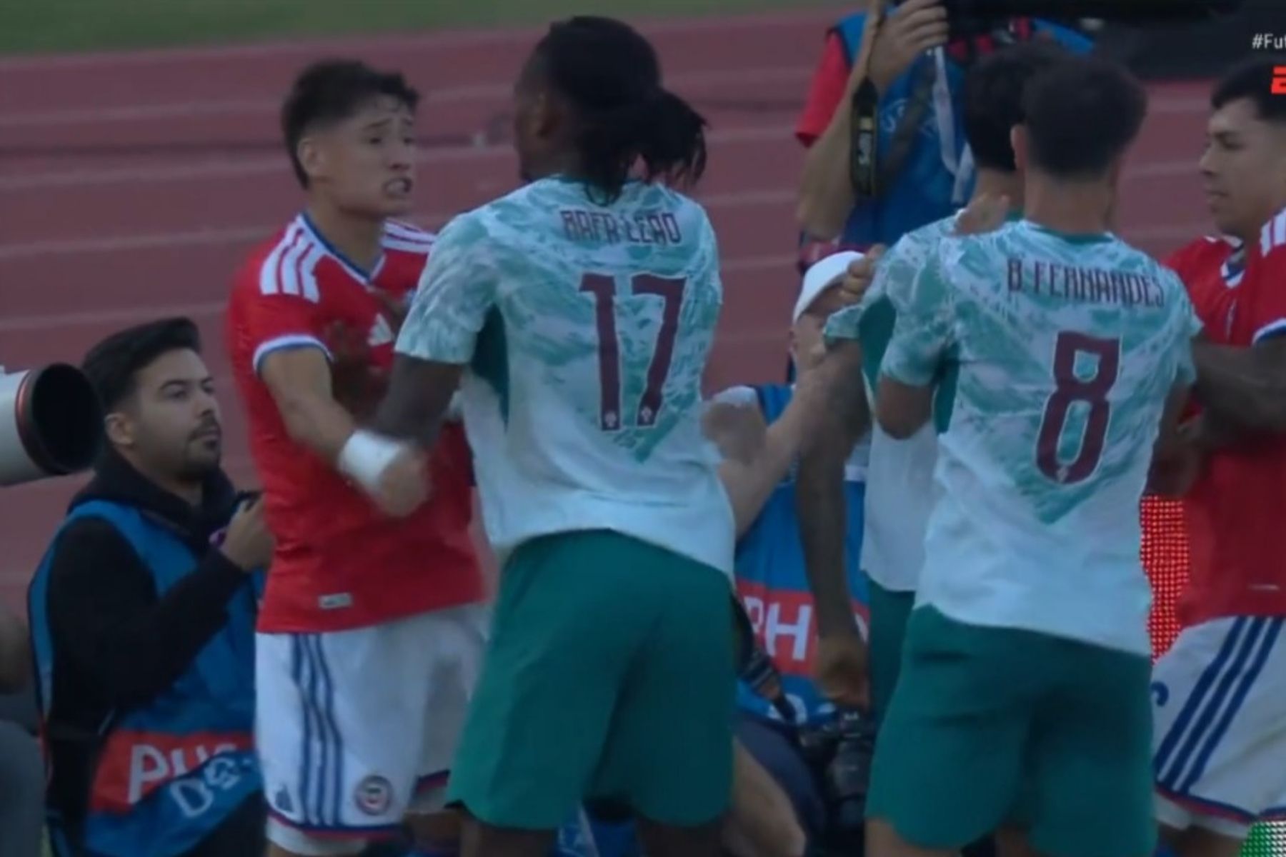 Jogador do Atlético é expulso após confusão com estrela de Portugal em amistoso