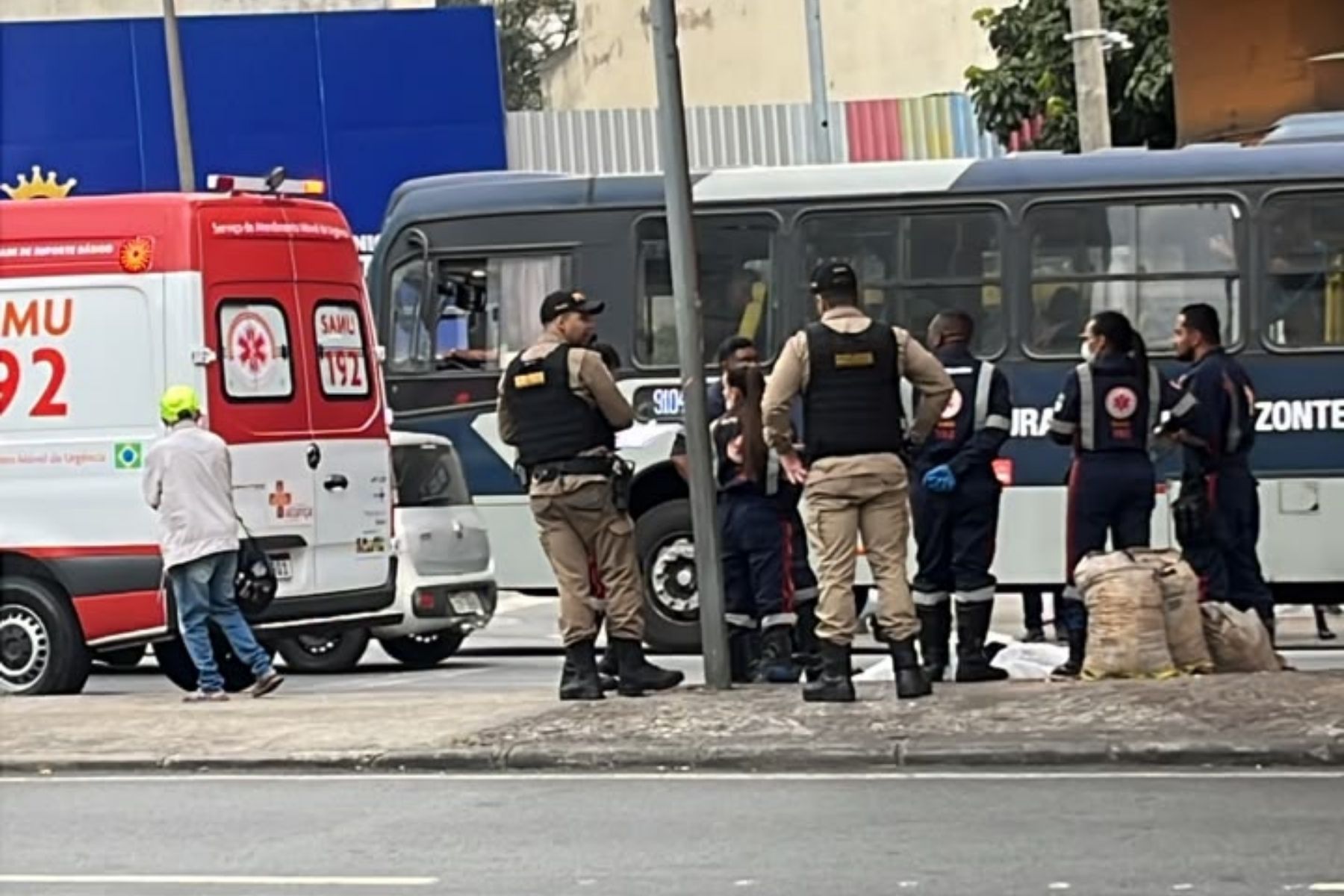 Idoso morre atropelado por ônibus na Avenida Amazonas, no Centro de BH