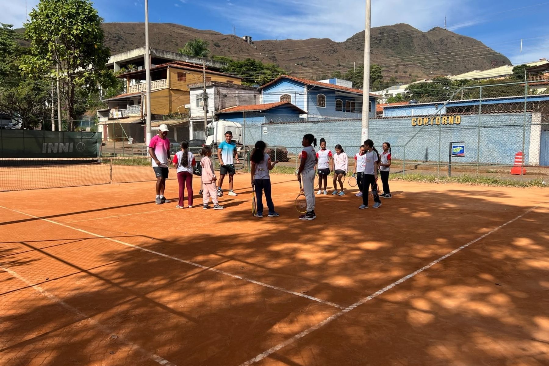 Tênis vira fonte de oportunidades para crianças e jovens da periferia de BH