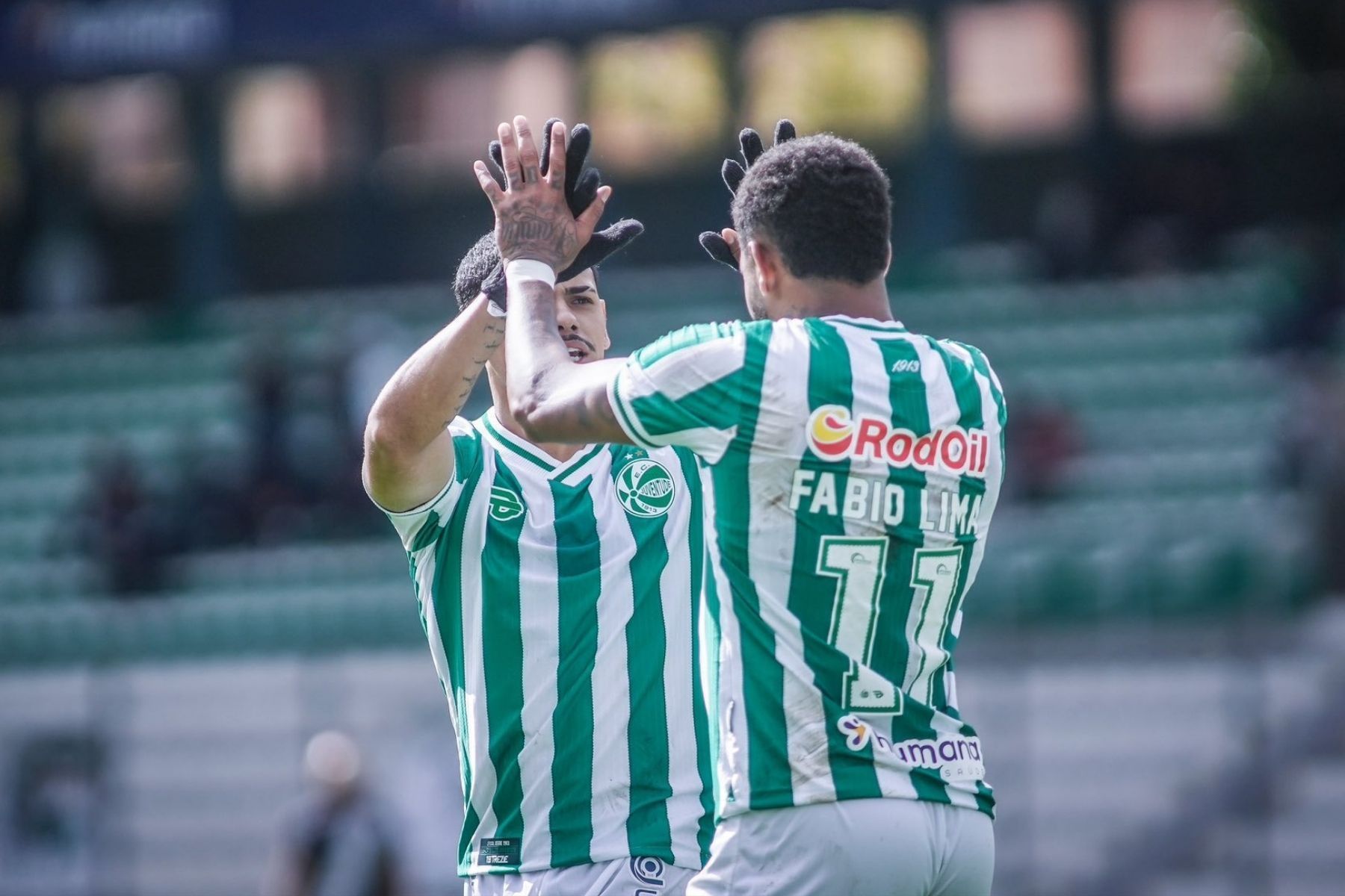Juventude goleia a Ponte Preta com facilidade e sobe na tabela da Série B