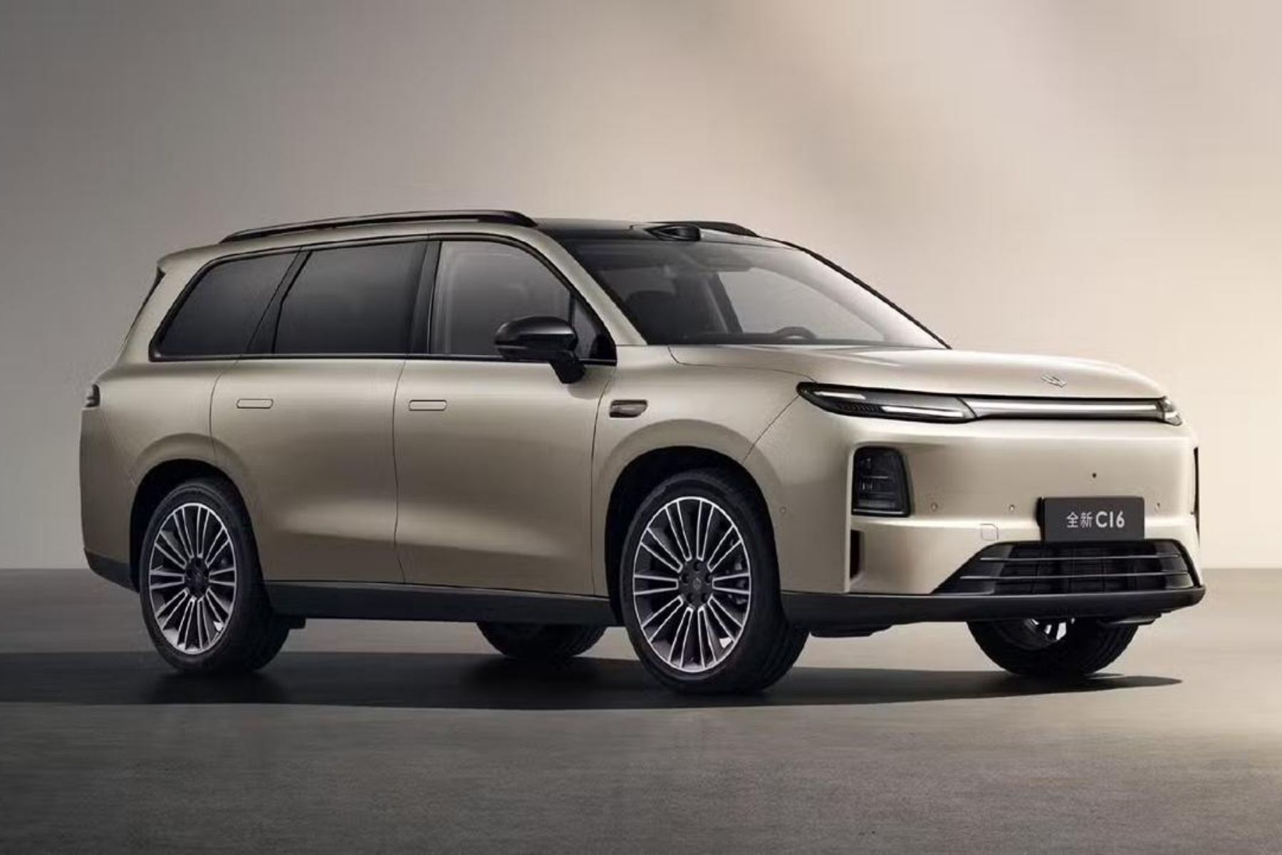 Leapmotor C10 renovado estreia plataforma 800V e até 660 km de autonomia na China