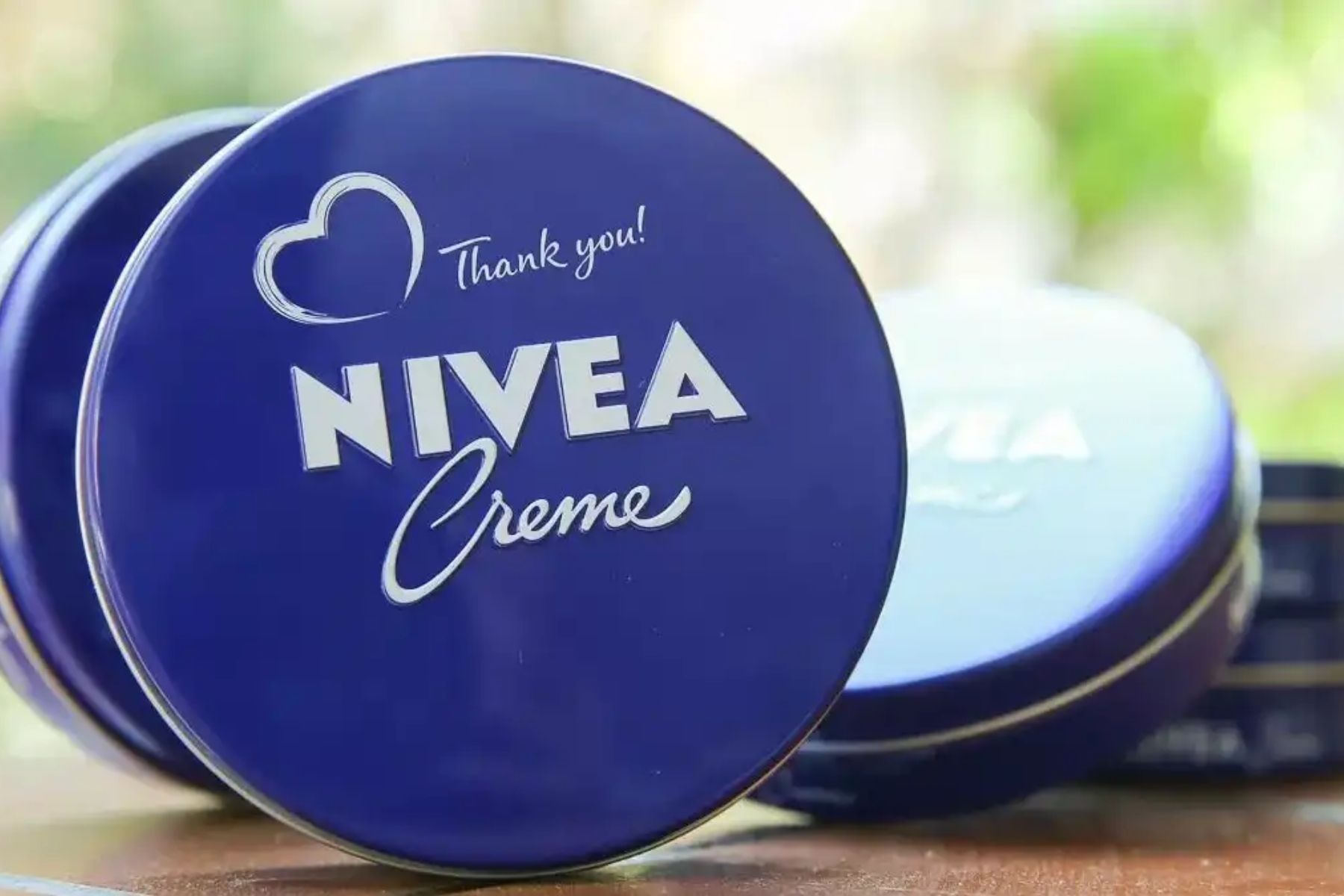 O creme Nivea na lata azul não deve ser considerado um creme reparador para queimaduras solares