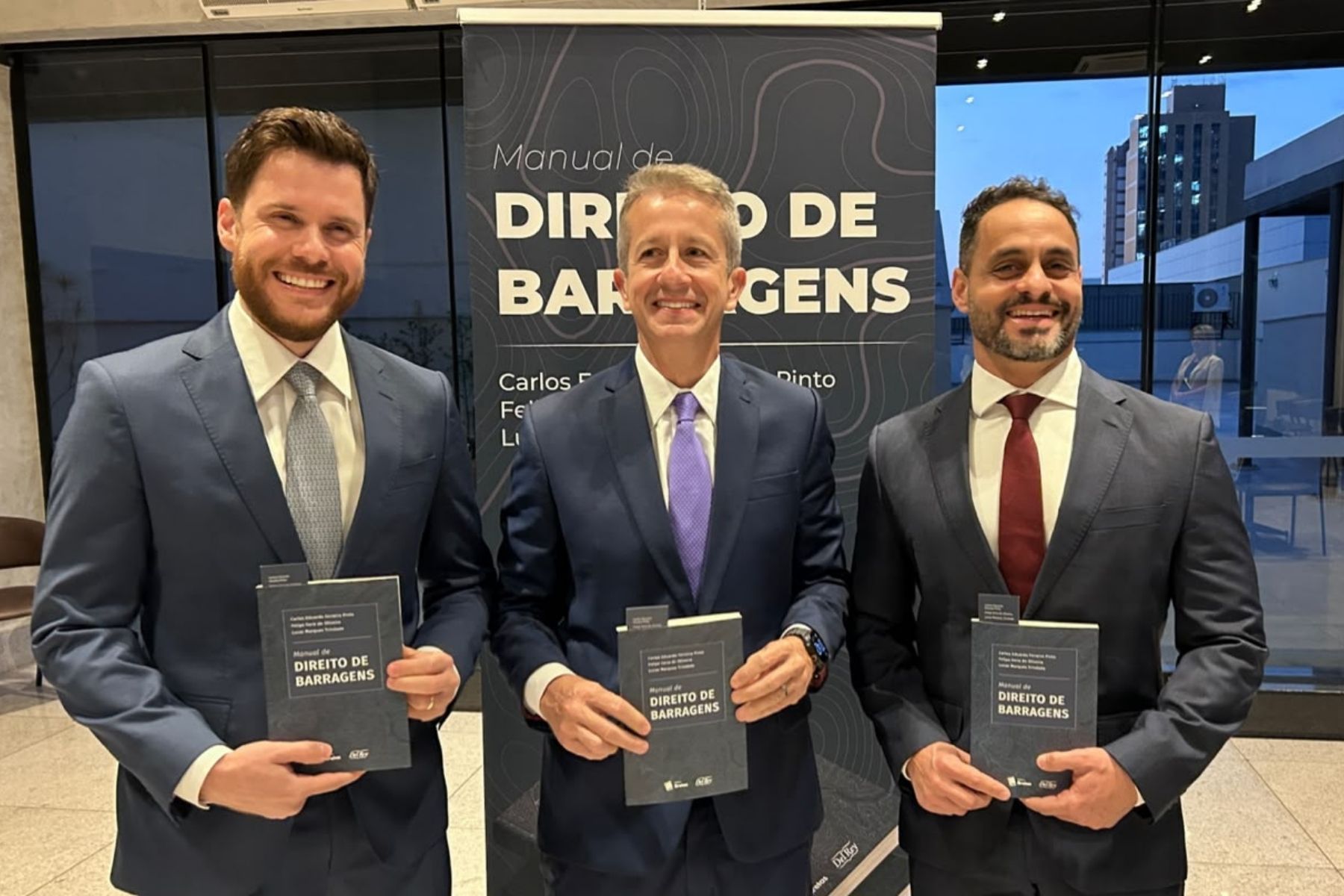 Promotores lançam livro que recorda 'Lei Mar de Lama Nunca Mais', sobre segurança de barragens