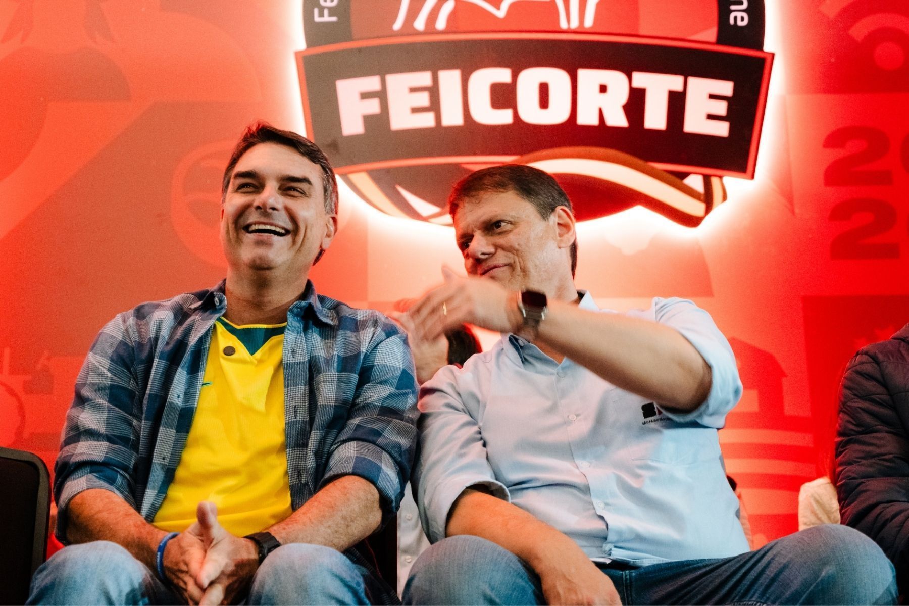 Flávio Bolsonaro faz aceno ao agro e diz que irá aos EUA defender derrubada de tarifas  