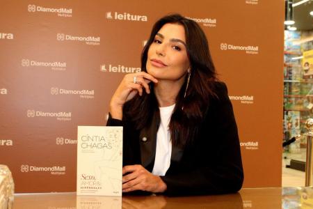 'Não gosto de ser chamada de influencer', diz Cíntia Chagas em lançamento de livro em BH