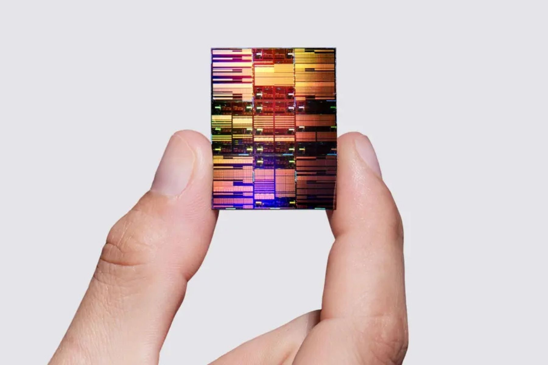 IBM anuncia primeira tecnologia de chip com menos de um nanômetro; entenda