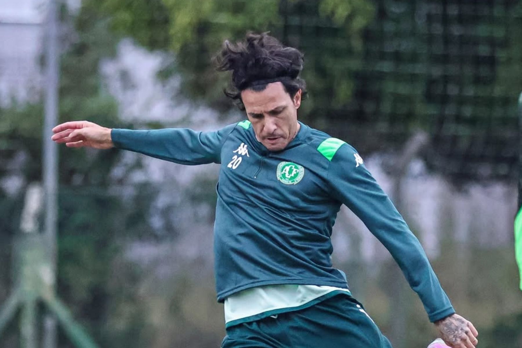 Jean Carlos rescinde com a Chapecoense e acerta com o Náutico