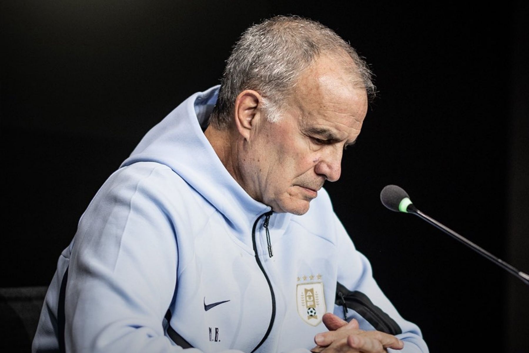 Jogadores do Uruguai confrontam Bielsa antes da decisão com a Espanha; diz rádio