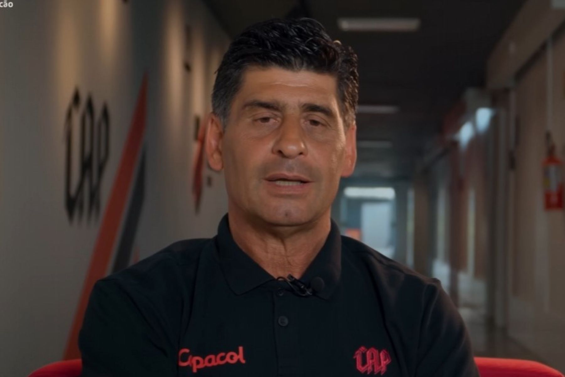 Tensão nos bastidores do Athletico-PR: diretor coloca cargo à disposição