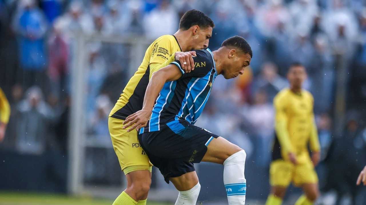 Carlos Vinícius brilha e Grêmio vira sobre o Cascavel em amistoso