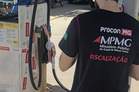 Procon-MPMG autua 21 postos e interdita 3 por combustível adulterado e 'bomba baixa'