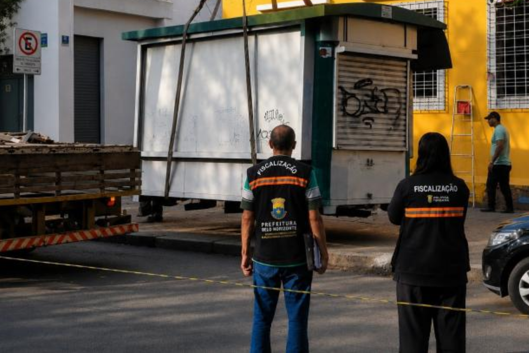 Prefeitura de BH remove bancas de jornal abandonadas e irregulares