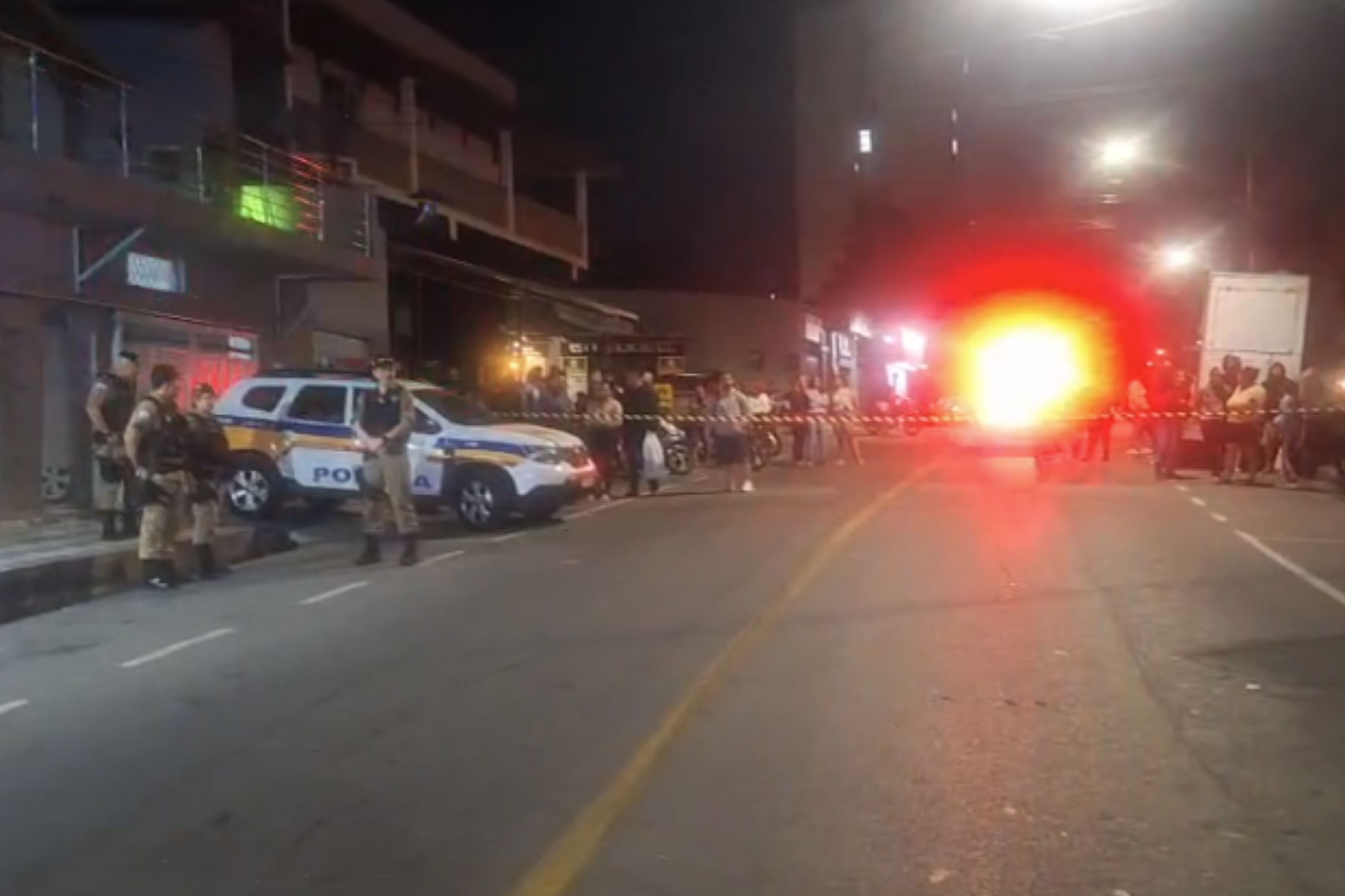 Jovem é morto com 10 tiros por homem em moto em Belo Horizonte