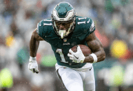 NFL: Patriots surpreendem e contratam campeão do Super Bowl pelos Eagles