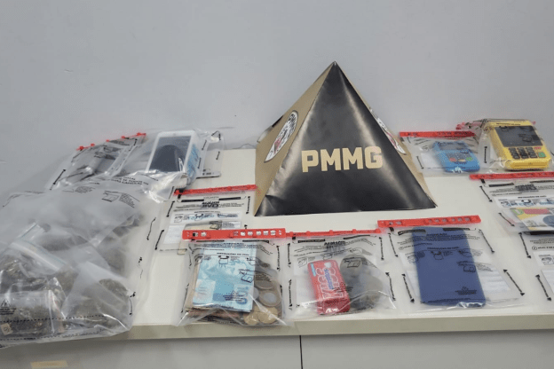 Casal suspeito de tráfico é preso e droga é encontrada em carrinho de bebê