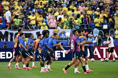 Aquecimento do Brasil antes de jogo contra Haiti na Copa do Mundo