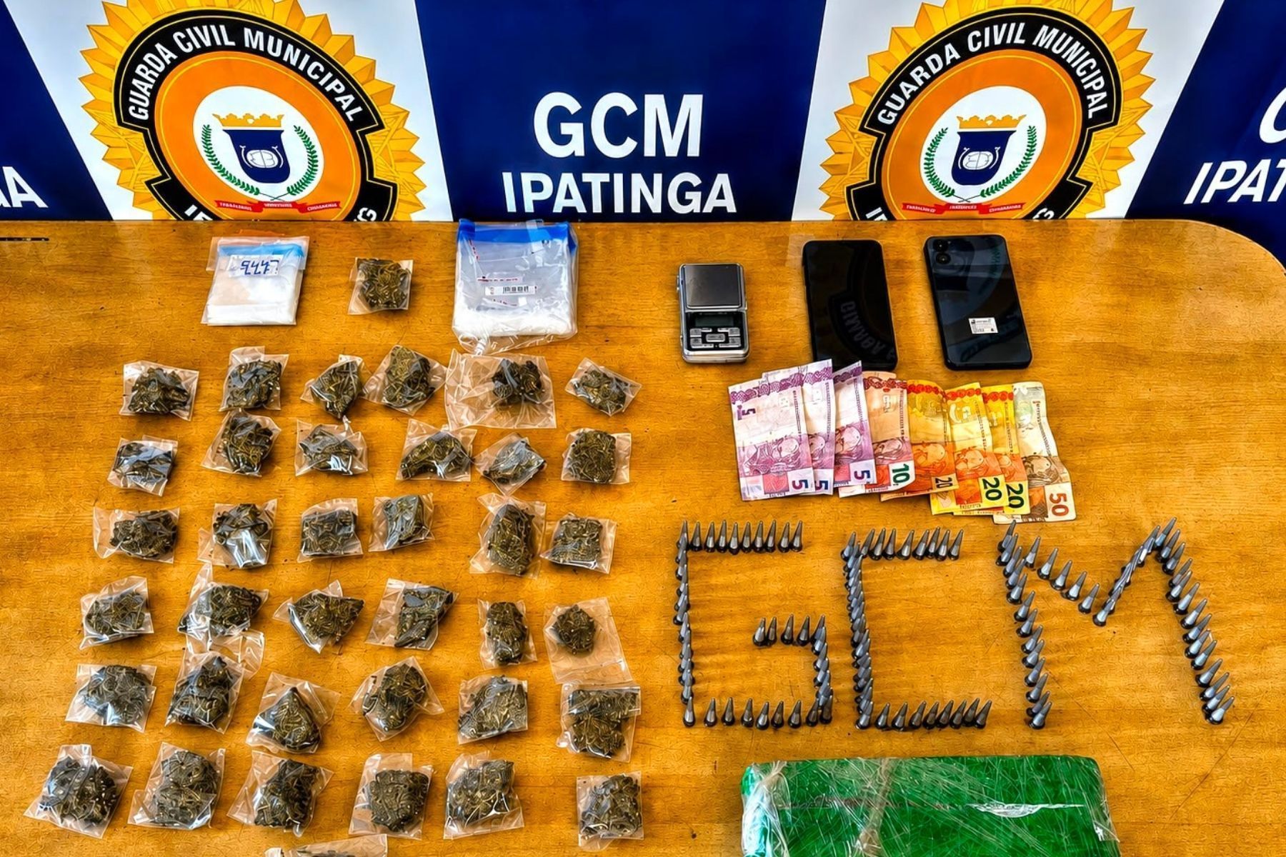 Quatro suspeitos são detidos pela Guarda Civil por tráfico de drogas em Ipatinga