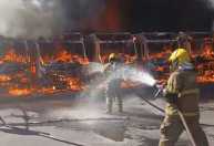 'Parecia o inferno', diz homem que manobrou ônibus de garagem incendiada em BH