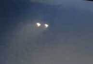 Vídeo mostra supostos OVNIs descendo no mar durante a madrugada no litoral do Paraná; veja