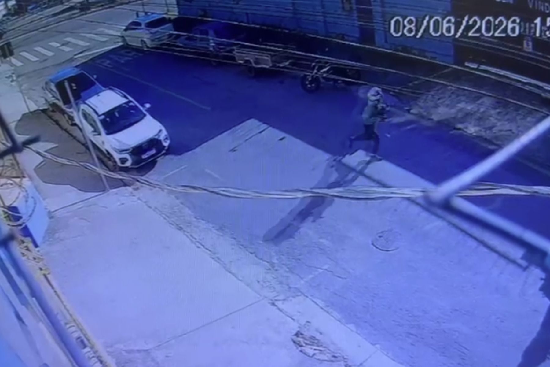 Agência de veículos em Contagem é atingida por tiros após confusão; veja vídeo