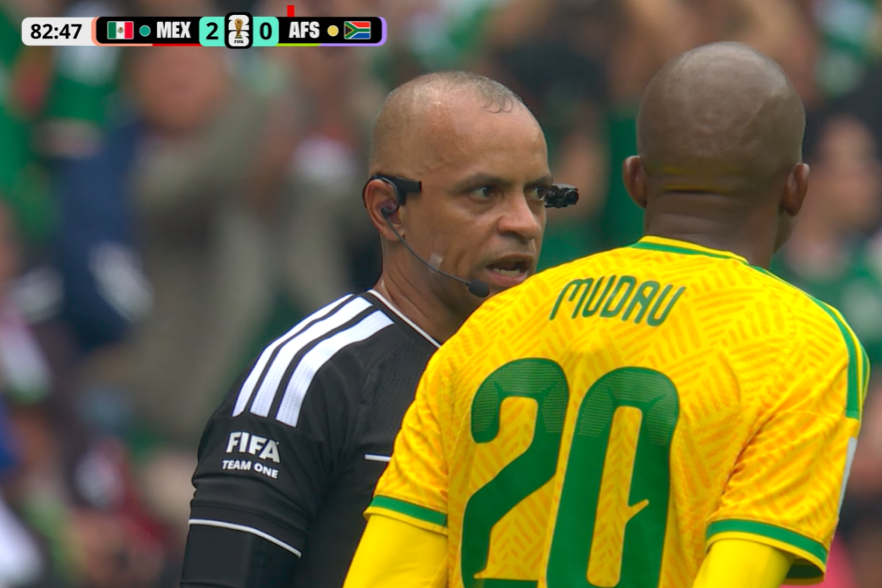 Inglês de Wilton Pereira Sampaio na abertura da Copa ganha repercussão mundial