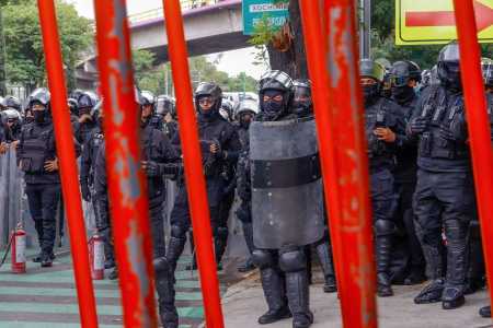 Incidente ocorreu enquanto as seleções do México e da África do Sul disputavam a partida de abertura da Copa do Mundo • Foto por GERARDO MAGALLON / AFP