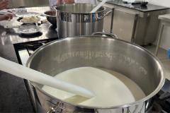 Produção de queijo tipo Camembert em aula de BH