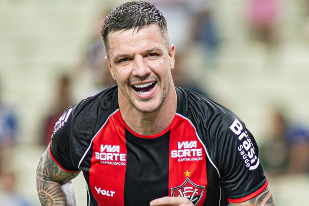 Vitória vence Fortaleza de virada e leva vantagem na final da Copa do Nordeste