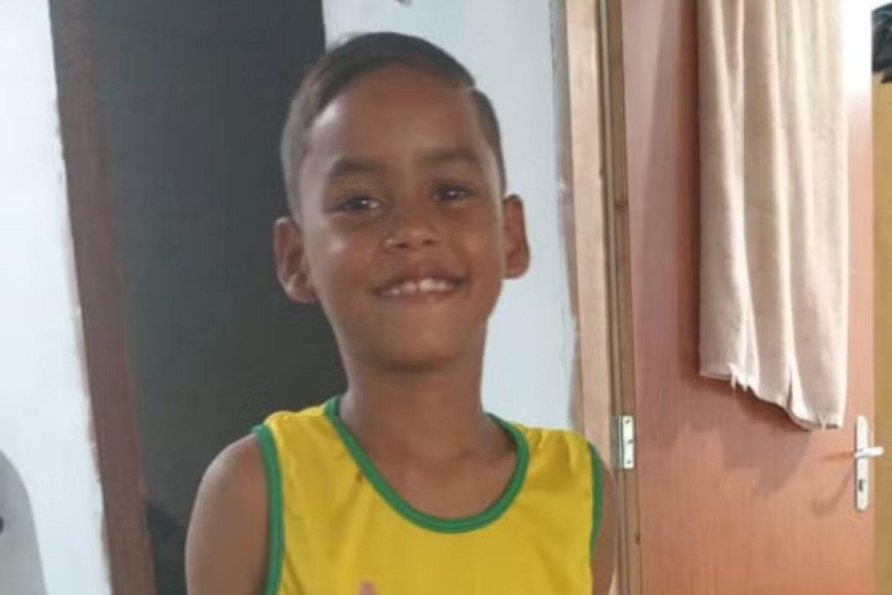 Menino de 8 anos morre após ser baleado dentro de casa em Natal