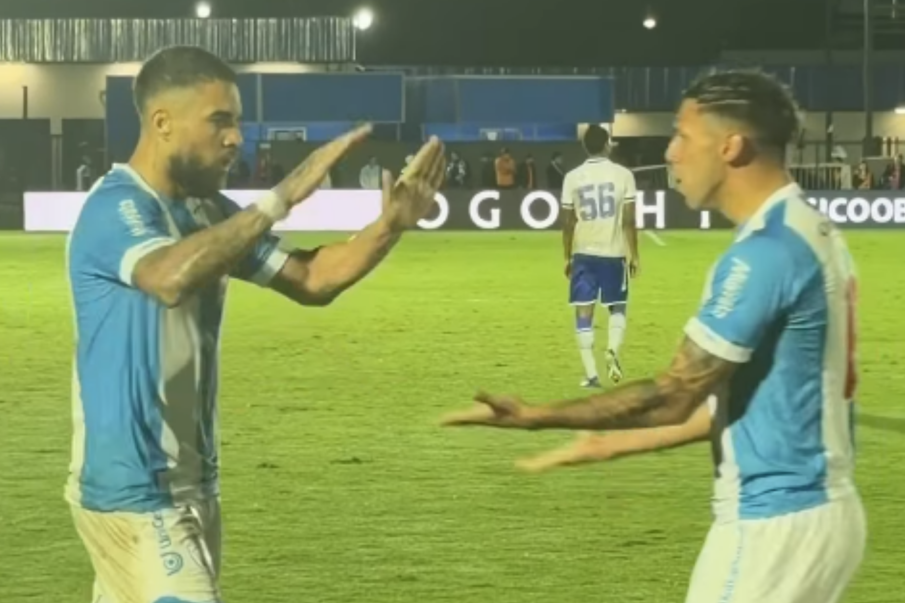 Londrina marca no fim, vence e ultrapassa Avaí, mas segue no embolado Z4 da Série B