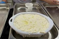 Produção de queijo tipo Camembert em aula de BH