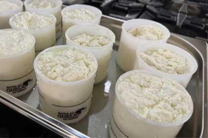 Produção de queijo tipo Camembert em aula de BH