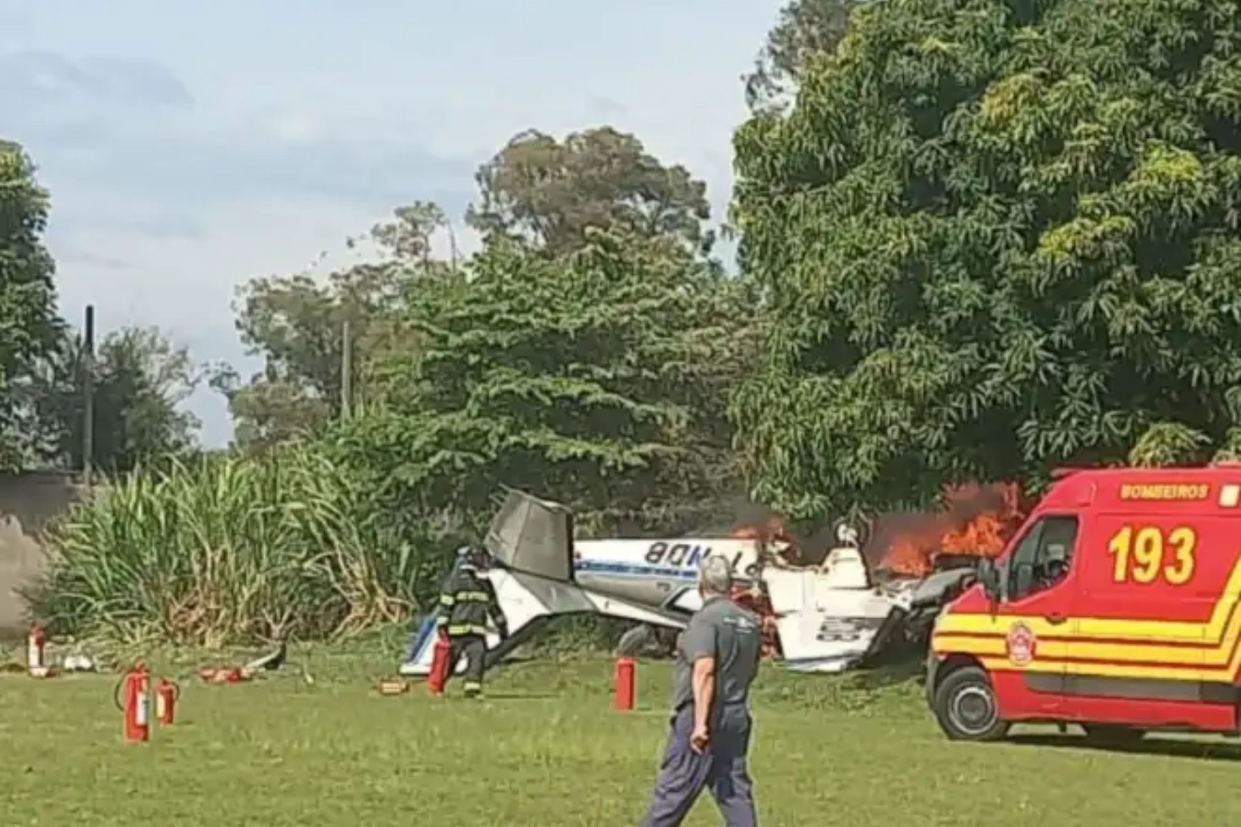 Sobrevivente de queda de avião é encaminhado para Hospital das Clínicas de Marília, em SP