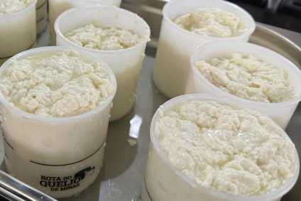 Produção de queijo tipo Camembert em aula de BH