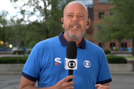 Alex Escobar durante entrada ao vivo na Globo