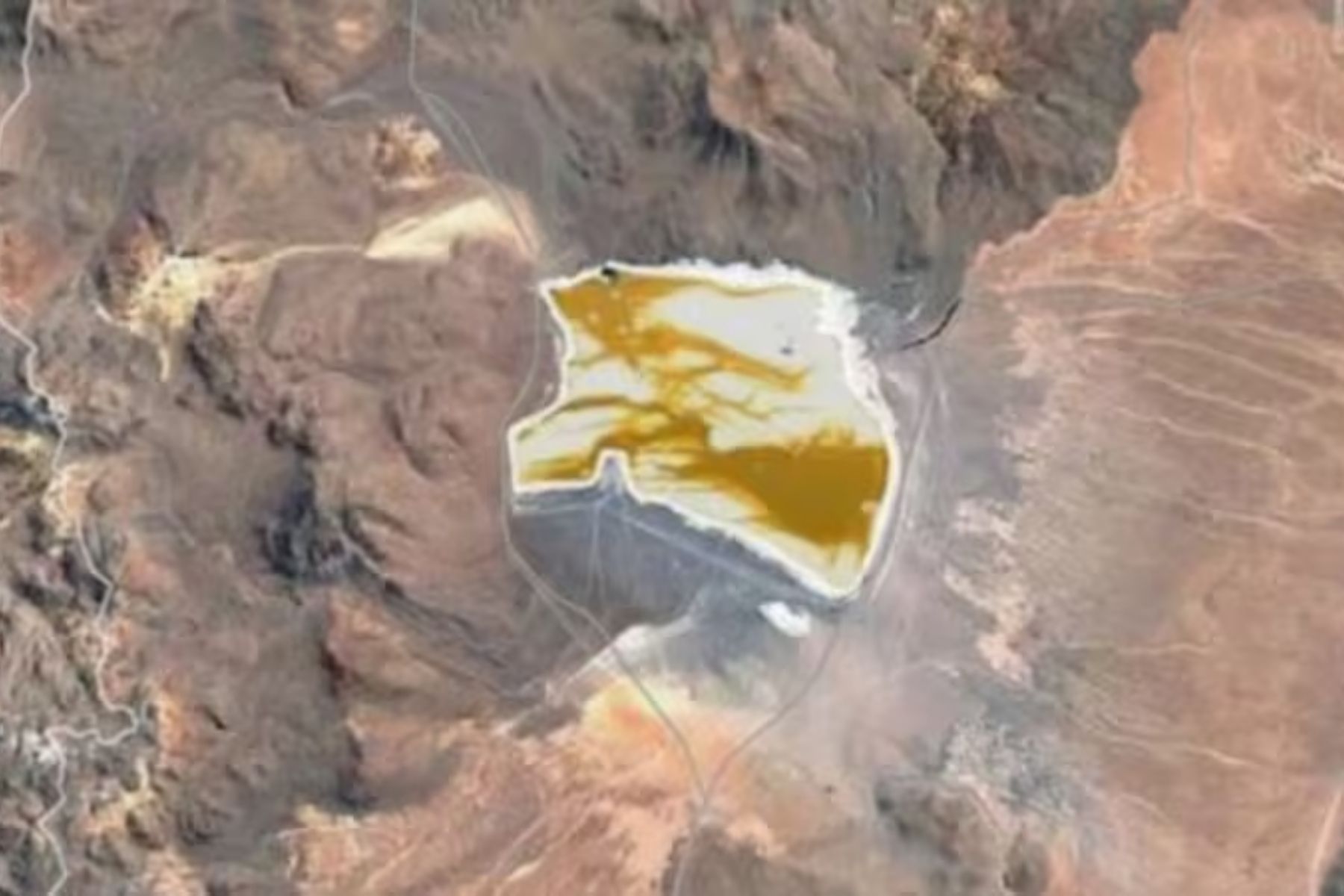 NASA registra enorme mancha laranja na Bolívia; fenômeno tem origem natural