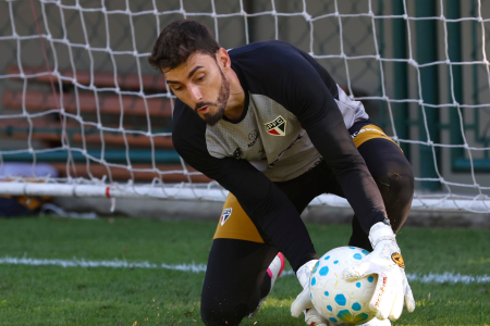 Rafael durante treino do São Paulo