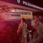 Homem é preso por transportar quase 2 toneladas de drogas escondidas em caminhão de verduras