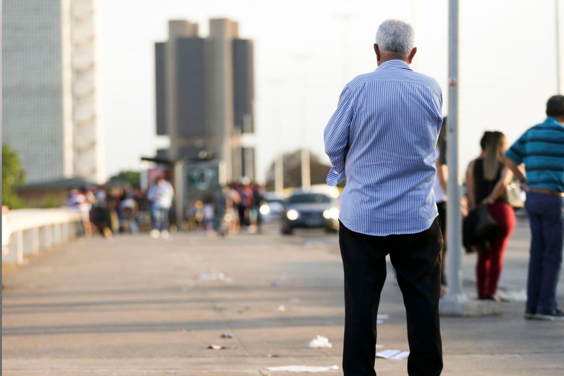 Emprego para idosos 60+ sobe 53% em 10 anos; ritmo supera o dos jovens