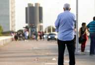 Emprego para idosos 60+ sobe 53% em 10 anos; ritmo supera o dos jovens