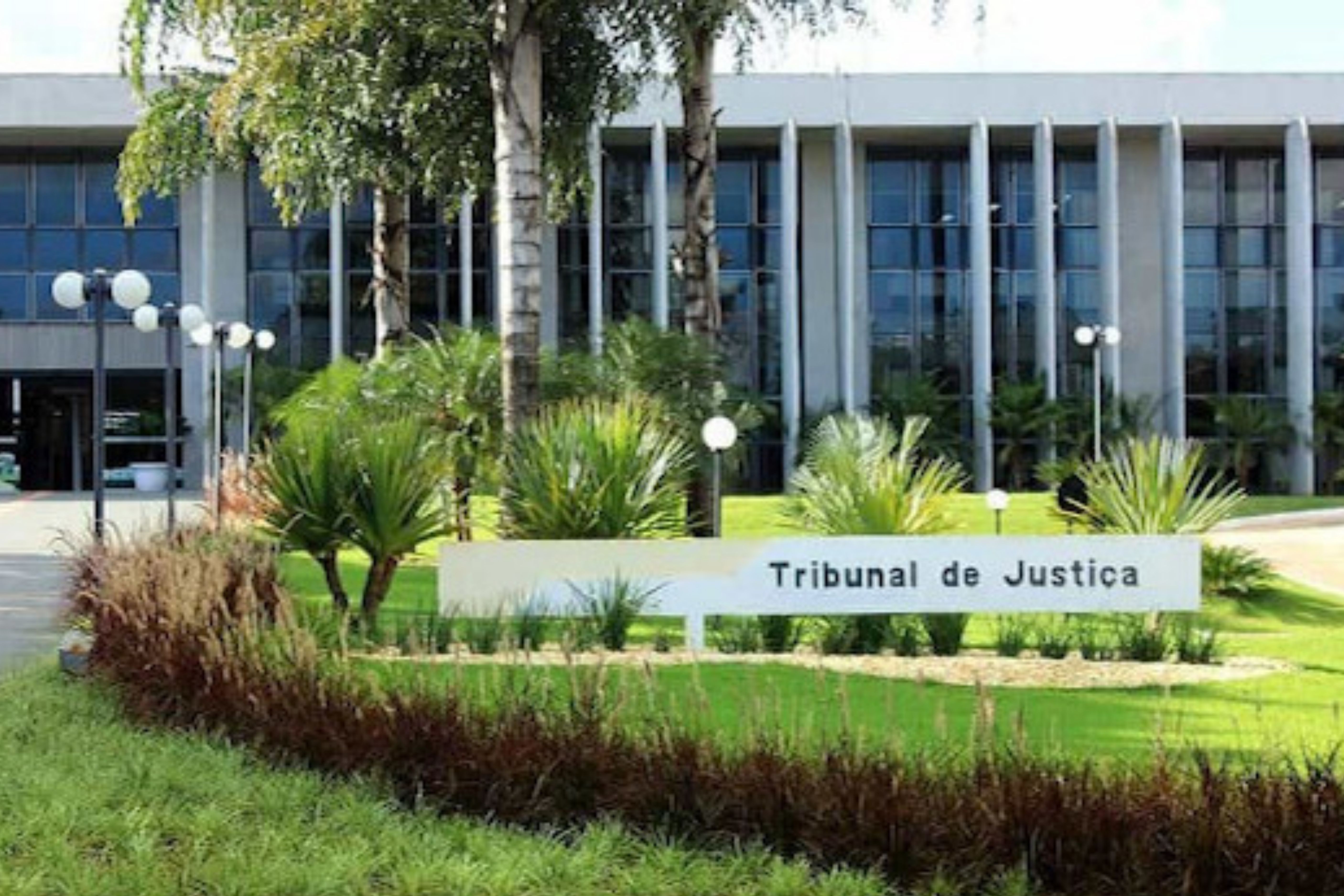 Adolescente agredido após jogar goiaba em carro deve ser indenizado em R$ 10 mil, decide TJMS