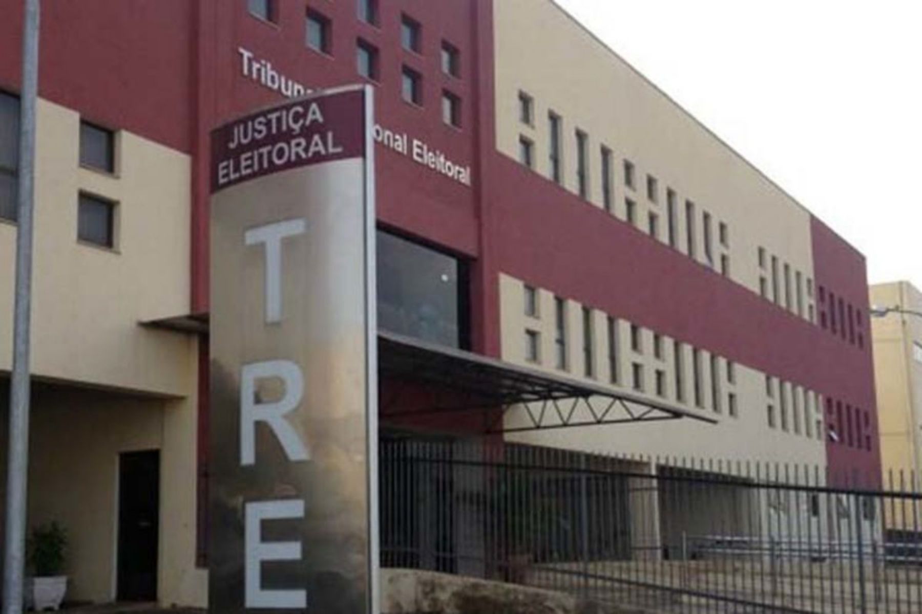 Senadores, deputados e vereadores são alvo de ação eleitoral em evento agropecuário em Rondônia