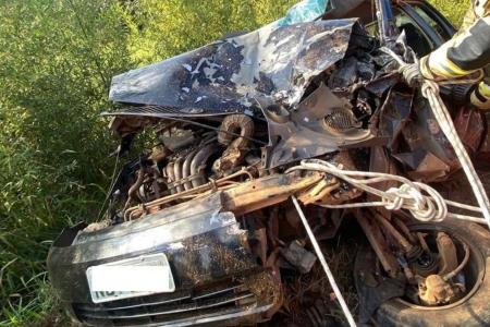 BR-146: batida entre caminhão e carro deixa uma pessoa gravemente ferida • CBMMG