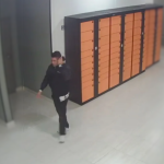 Vídeo: câmera registra suspeito antes de invadir apartamento de nutricionista em SP
