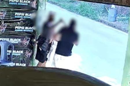 Câmera de monitoramento flagrou um dos ataques cometidos por homem em Visconde do Rio Branco • Reprodução/ Redes Sociais