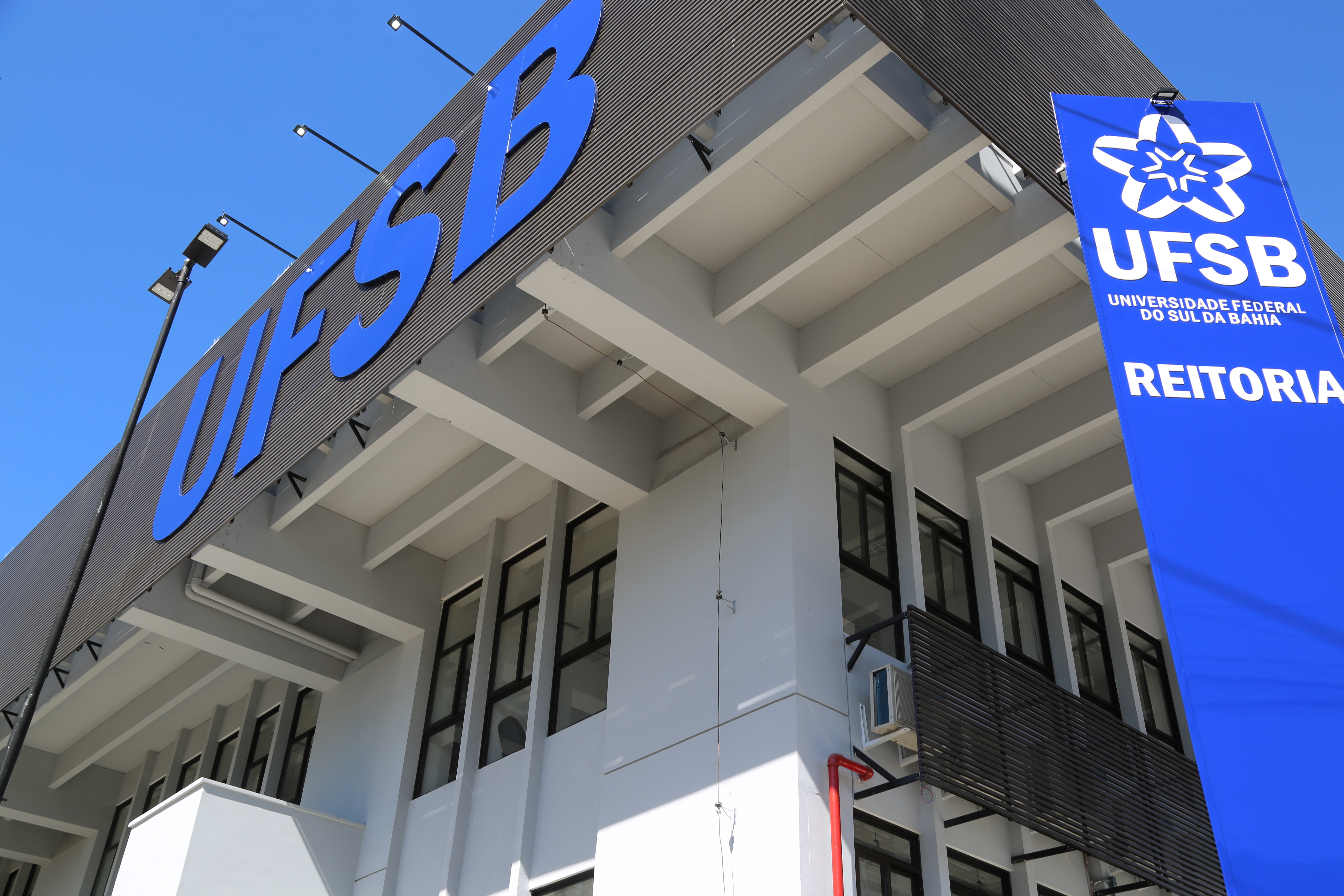 UFSB abre edital com 25 vagas para professor em três cidades da Bahia; veja cursos