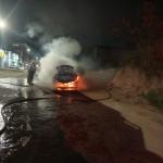 Veículo Camaro é destruido por incêndio em Timóteo